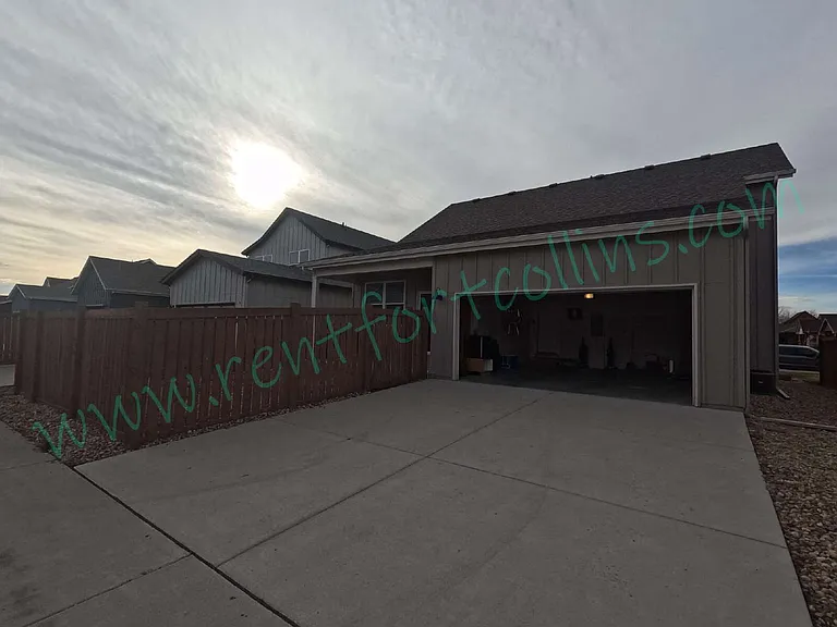 312 SE 4th St — Photo 33