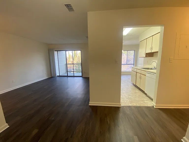 Princeton Circle West Apartments — Photo 8