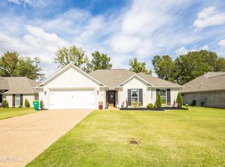 60 Golden Brooke Dr, Jackson, TN 38305
