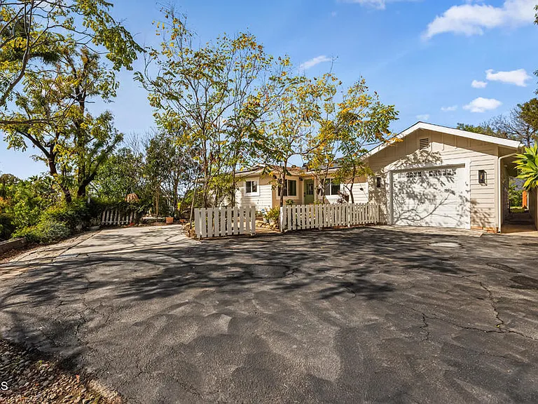 107 Alto Dr — Photo 12
