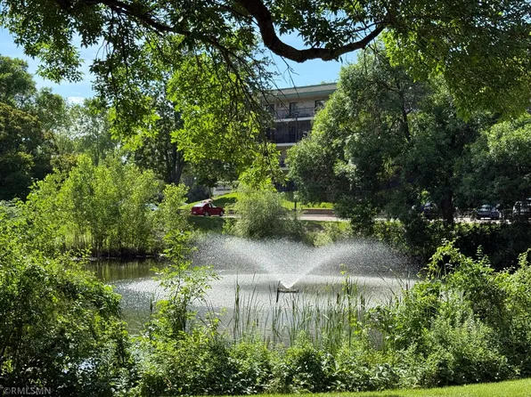 10511 Cedar Lake Rd APT 309, Minnetonka, MN 55305