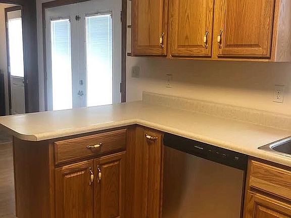 3rd image of 105 Creekside Dr