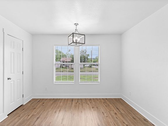 4th image of 407 Stephen St