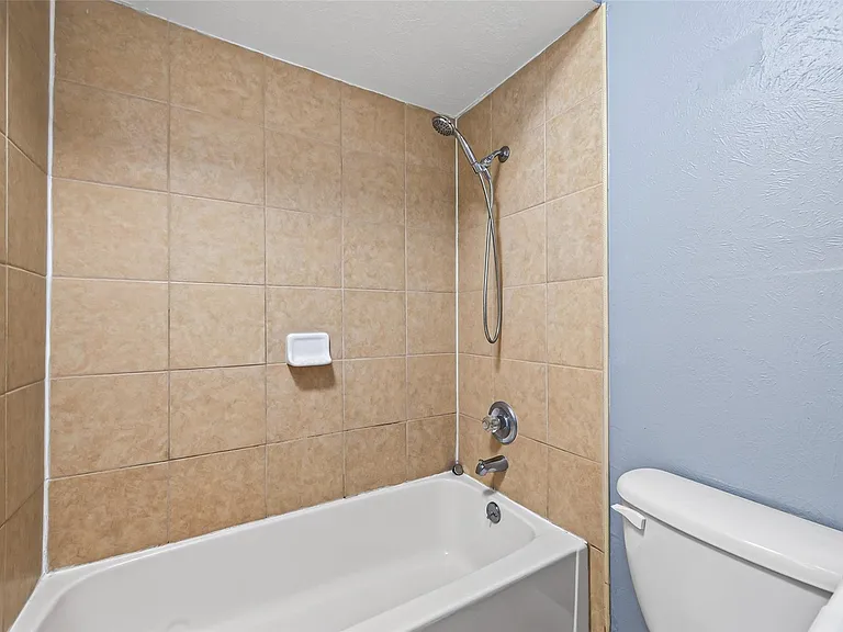 6715 Greenvale Ln — Photo 34