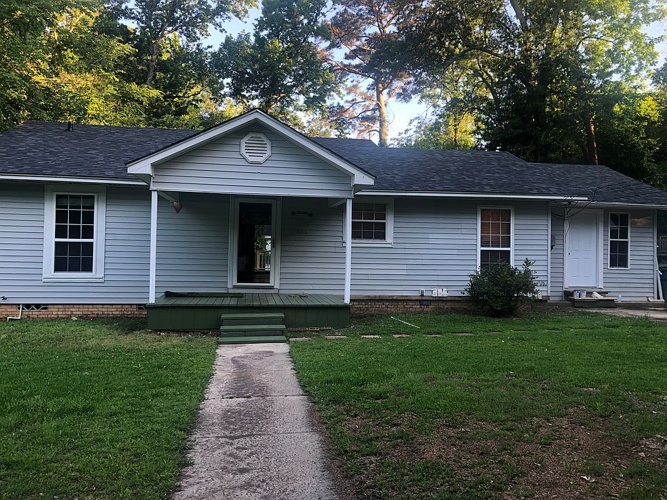 2nd image of 601 Colonial Dr