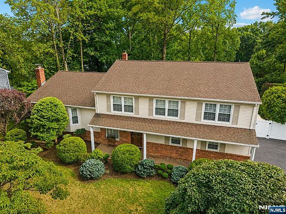 2nd image of 400 Faletti Cir