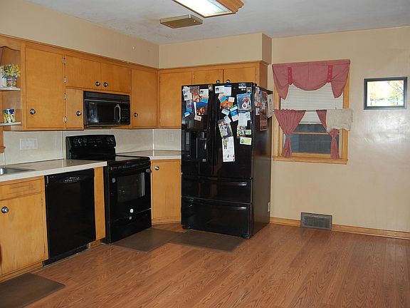 3rd image of 214 W 11th Ave