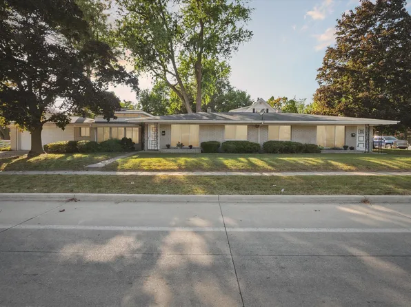 2910 Elizabeth St, Wayne, MI 48184