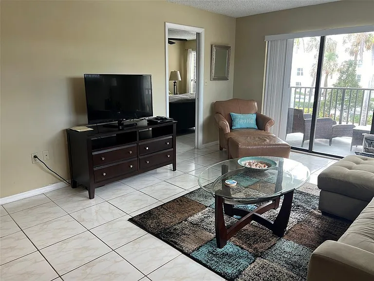 445 SE 21st Ave #201 — Photo 15