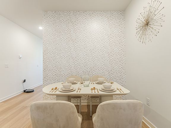 5th image of 2040 E William St