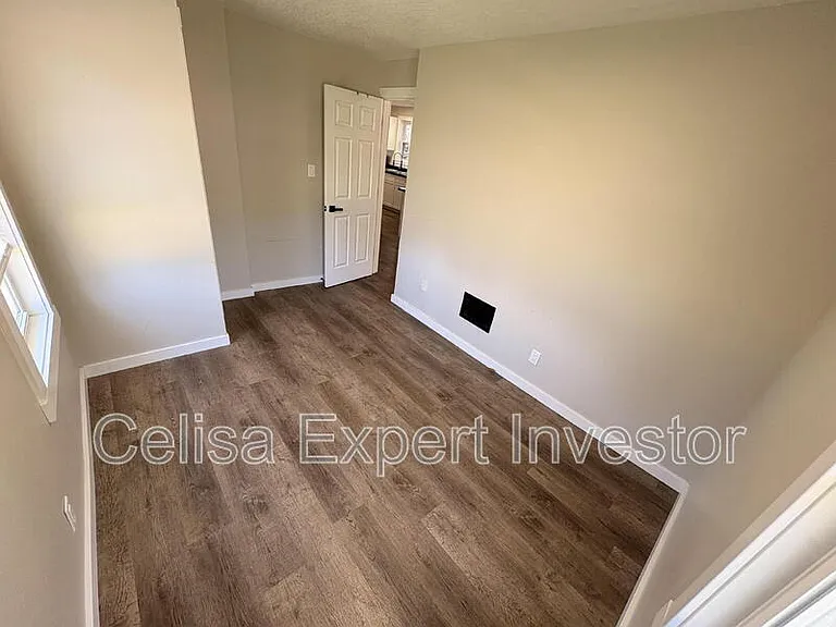 2337 Winter St — Photo 6