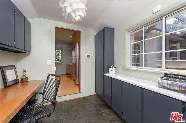 8618 Appian Way — Photo 15