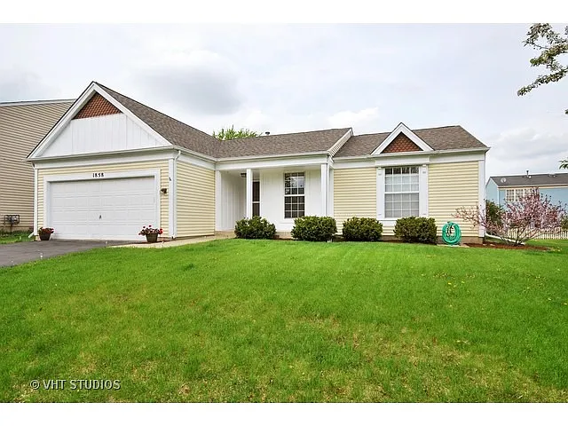 1858 Mission Hills Dr photo 1