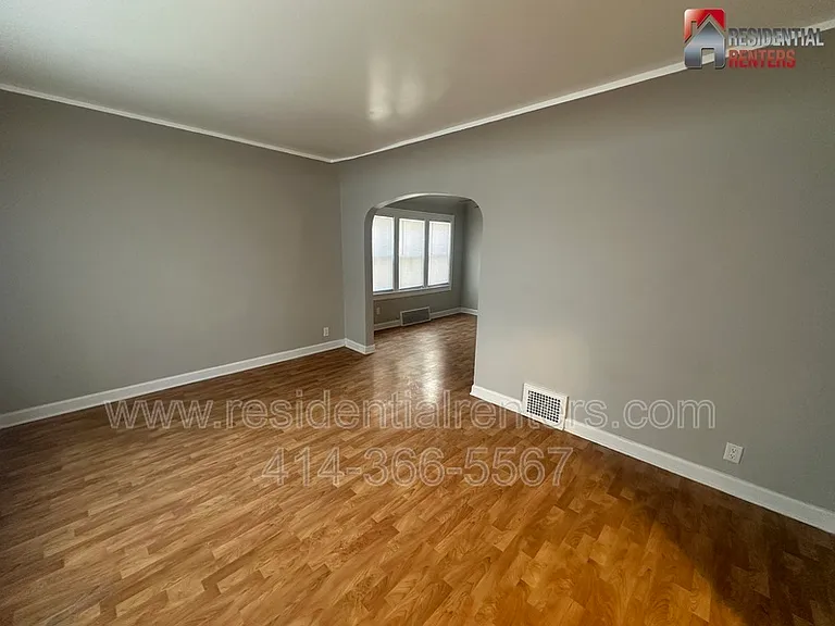 223 W Keefe Ave — Photo 9