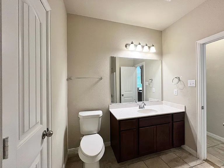 215 Clark Dr — Photo 20