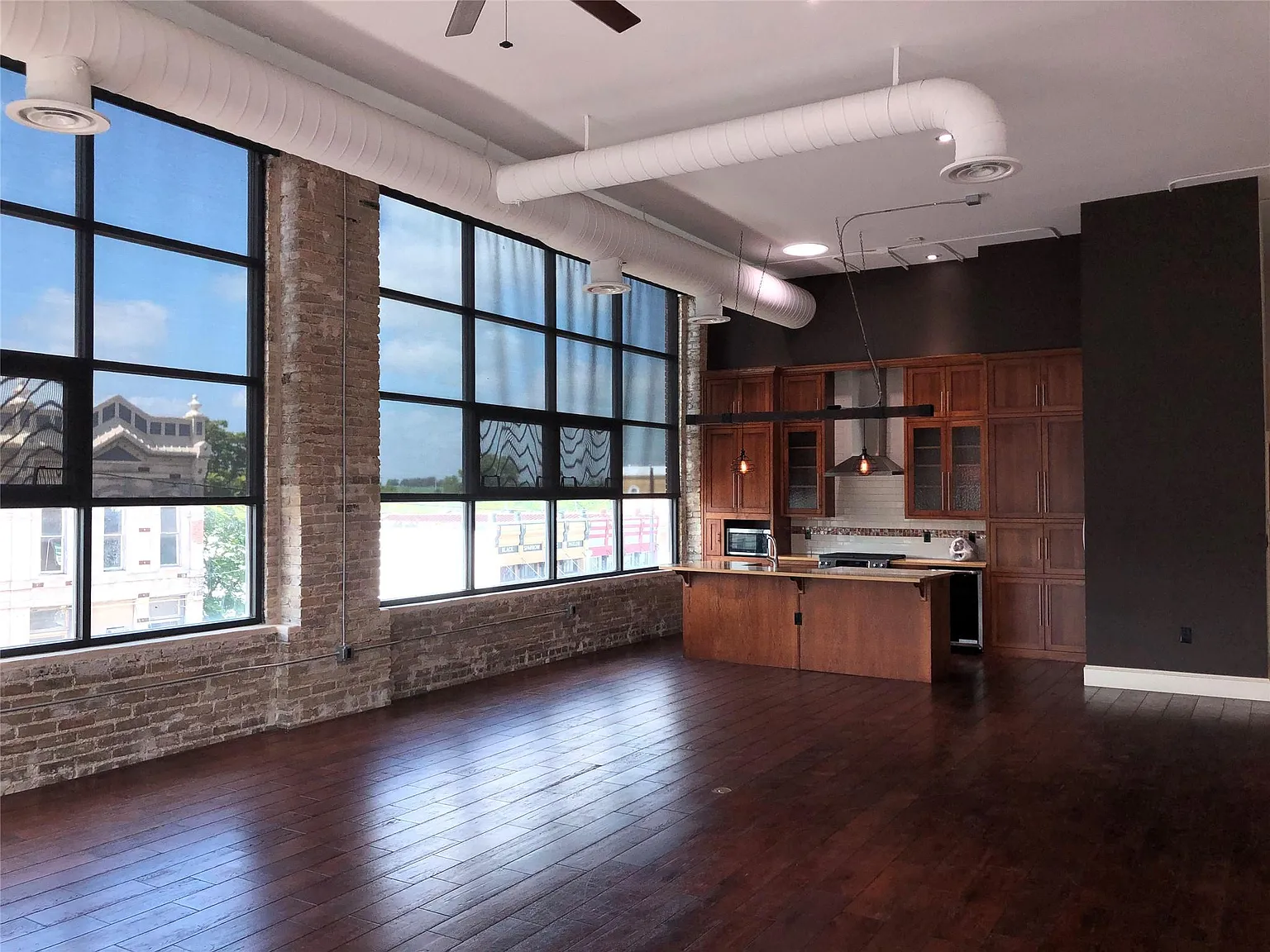 1 bed, 1.0 bath, 1540 sqft, $2,100 — Photo 3