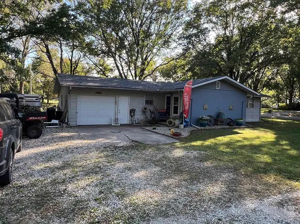 417 W 5th St, Lebo, KS 66856