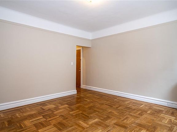 3rd image of 4547 Carpenter Ave