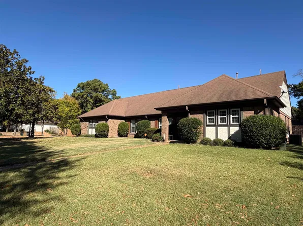 2764 Gerald Ford Dr E, Cordova, TN 38016