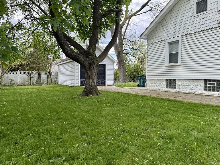 1330 E Chesterfield St — Photo 31