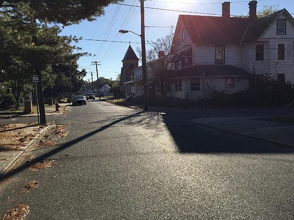 4th image of 305 2nd St