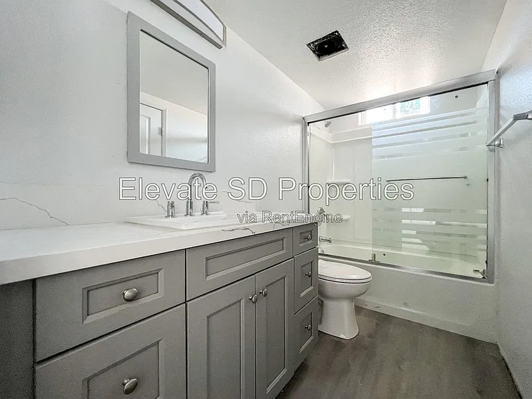 1819 E 9th St #105 — Photo 5