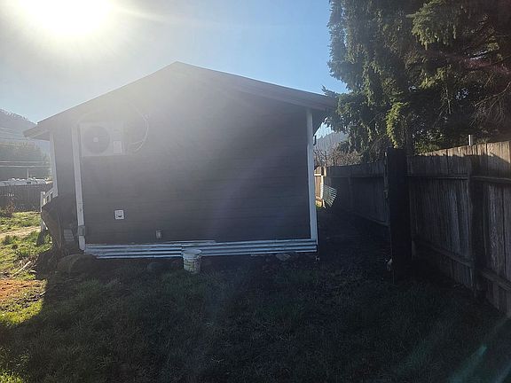 4th image of 300 Reston Ave