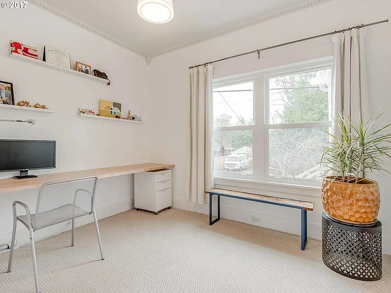5525 NE Everett St — Photo 9