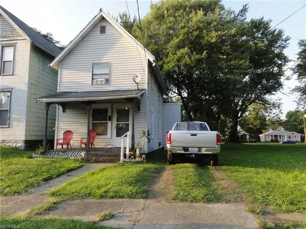 1517 3rd St NE, Canton, OH 44704