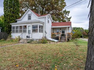 825 E State St, Mauston, WI 53948
