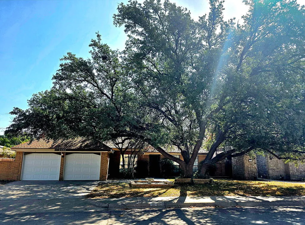 3 bed, 2.0 bath, 1855 sqft, $2,600 — Photo 1
