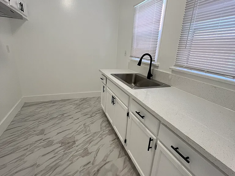 240 S Coronado St #246-3/4-16 — Photo 8