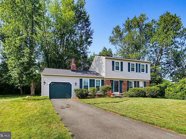18904 Blue Heron Ln — Photo 1