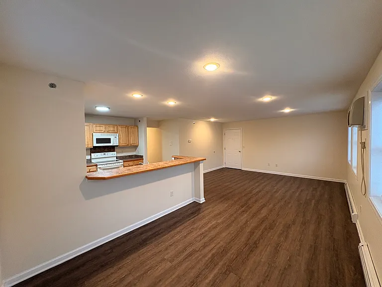 Holly Brook Apartments — Photo 45