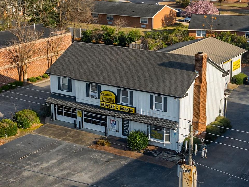 2nd image of 512 N Berkeley Blvd
