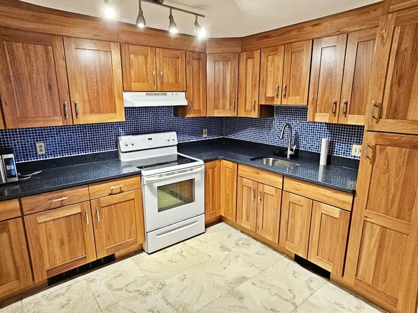 70 Jamaicaway APT 16, Boston, MA 02130