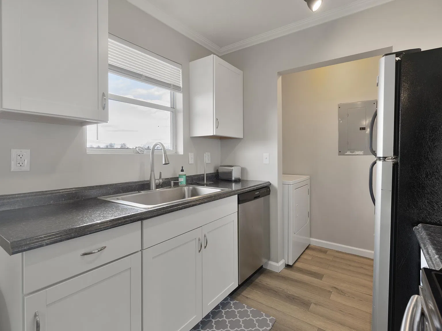 2 bed, 1000 sqft, $1,475 — Photo 4