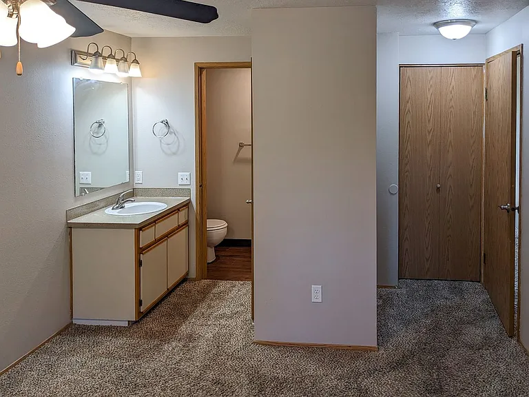 Silverwood Apartments — Photo 38