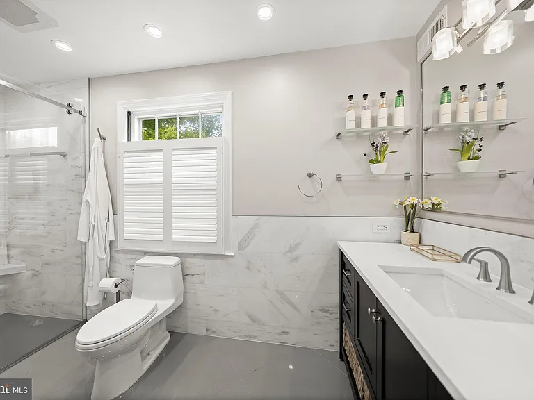 6709 Pemberton St — Photo 25