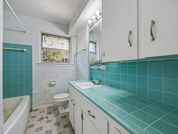 2nd image of 4410 Libbey Ln