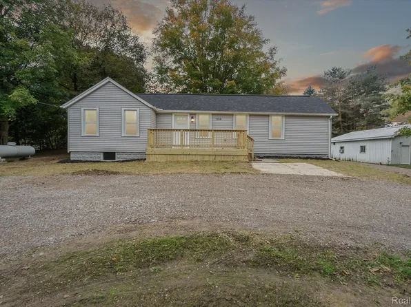 7208 E Frances Rd, Mount Morris, MI 48458