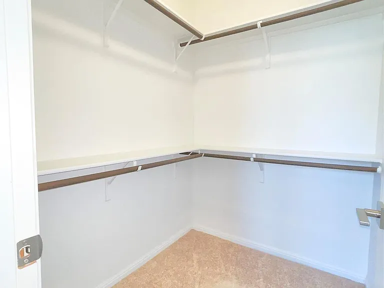 363 Eagle Brook Ln — Photo 12