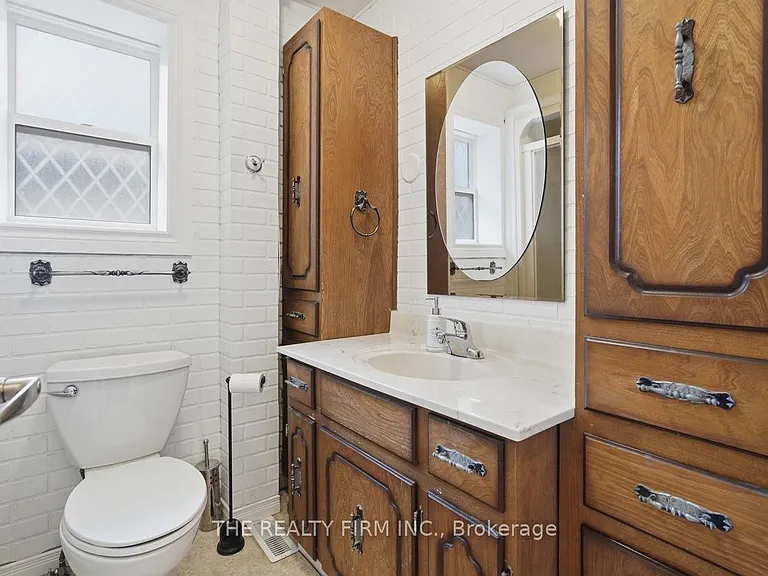 97 Springbank Dr — Photo 26