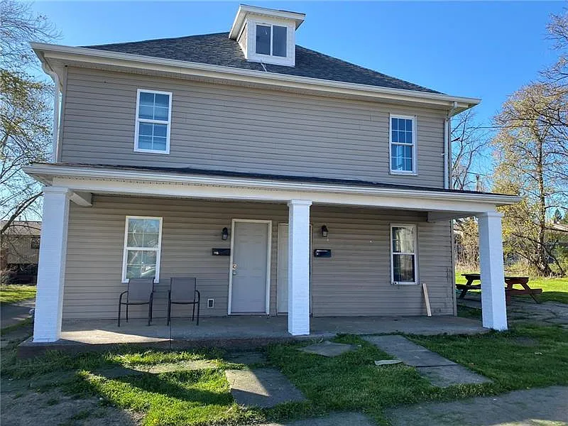 2 bed, 1.0 bath, $900 — Photo 2