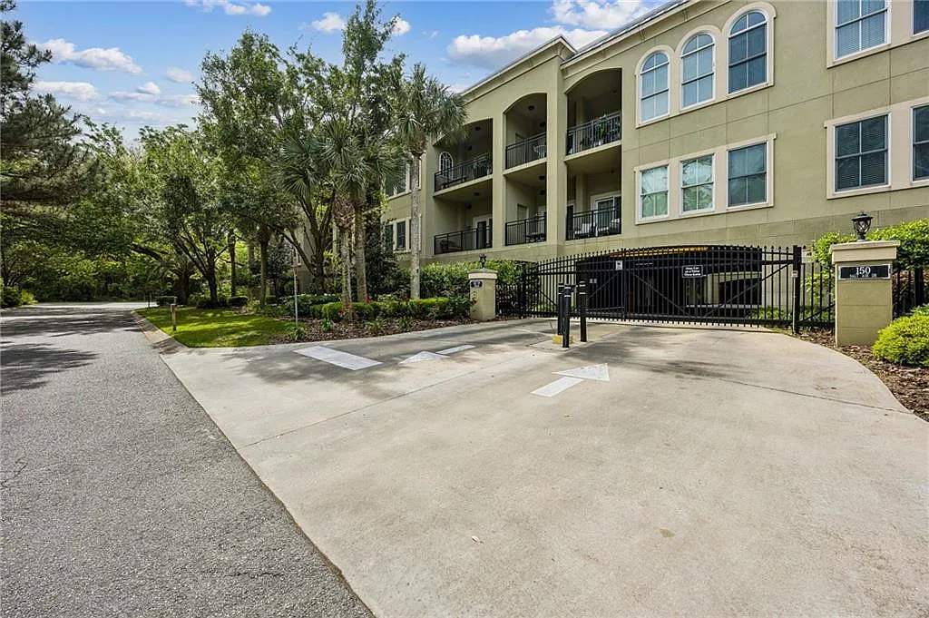 Studio, 850 sqft, $1,800 — Photo 2