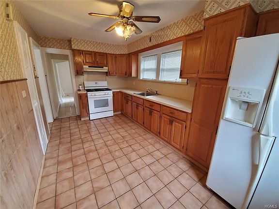 2nd image of 25 Pearl Ave
