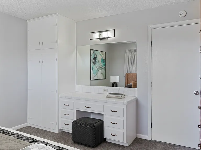 DeVille Apartments — Photo 16