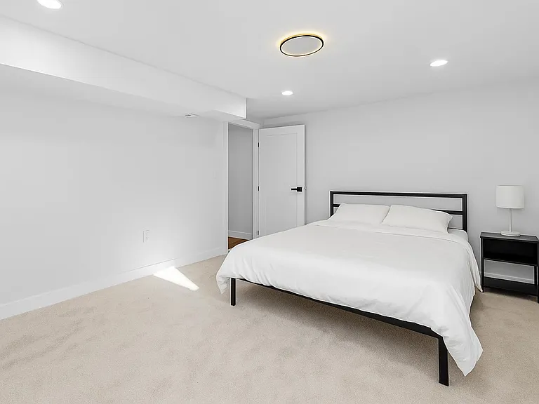 Emerald St — Photo 1