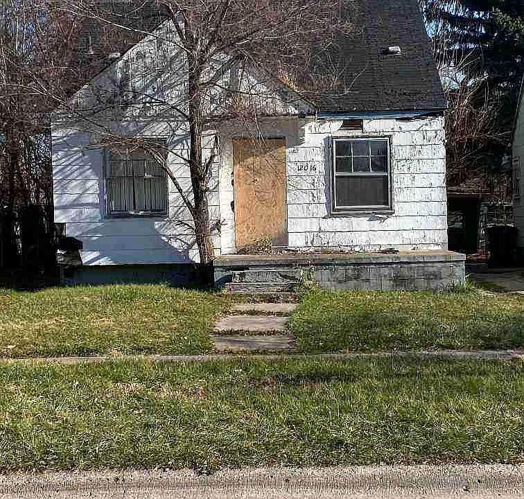 12016 Montrose