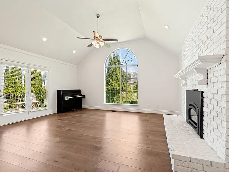 1241 Cambridge Ct — Photo 37